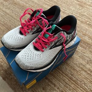 Brooks Ghost 11 running shoes - new in box